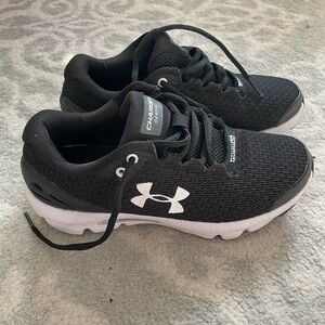Under Armour Sneakers